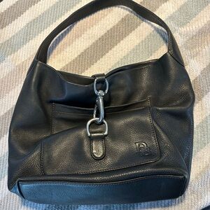 EUC Dooney and Bourke Black Leather Shoulder Bag in great condition
